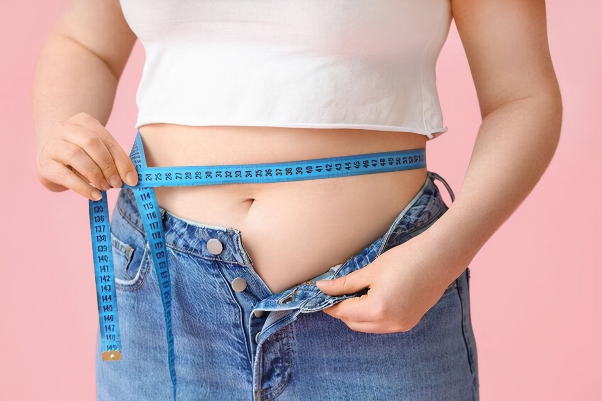 人到中年，最容易突出的不是能力，而是肚子！如何应对大肚腩？