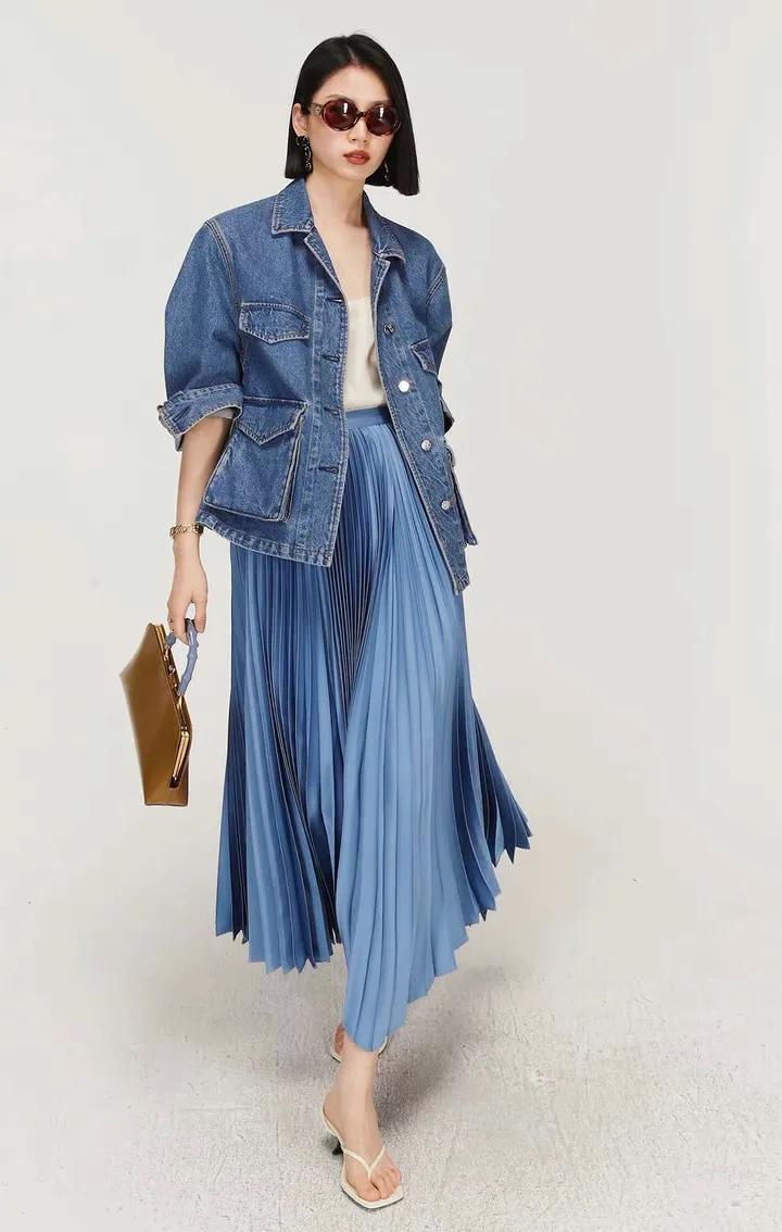 百褶裙怎样搭配最漂亮,百褶裙怎样搭配减龄又好看