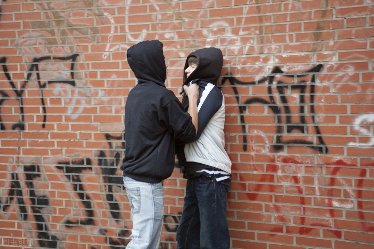 和十几岁的孩子，父母一定要谈四件事：交友、霸凌、性、自杀