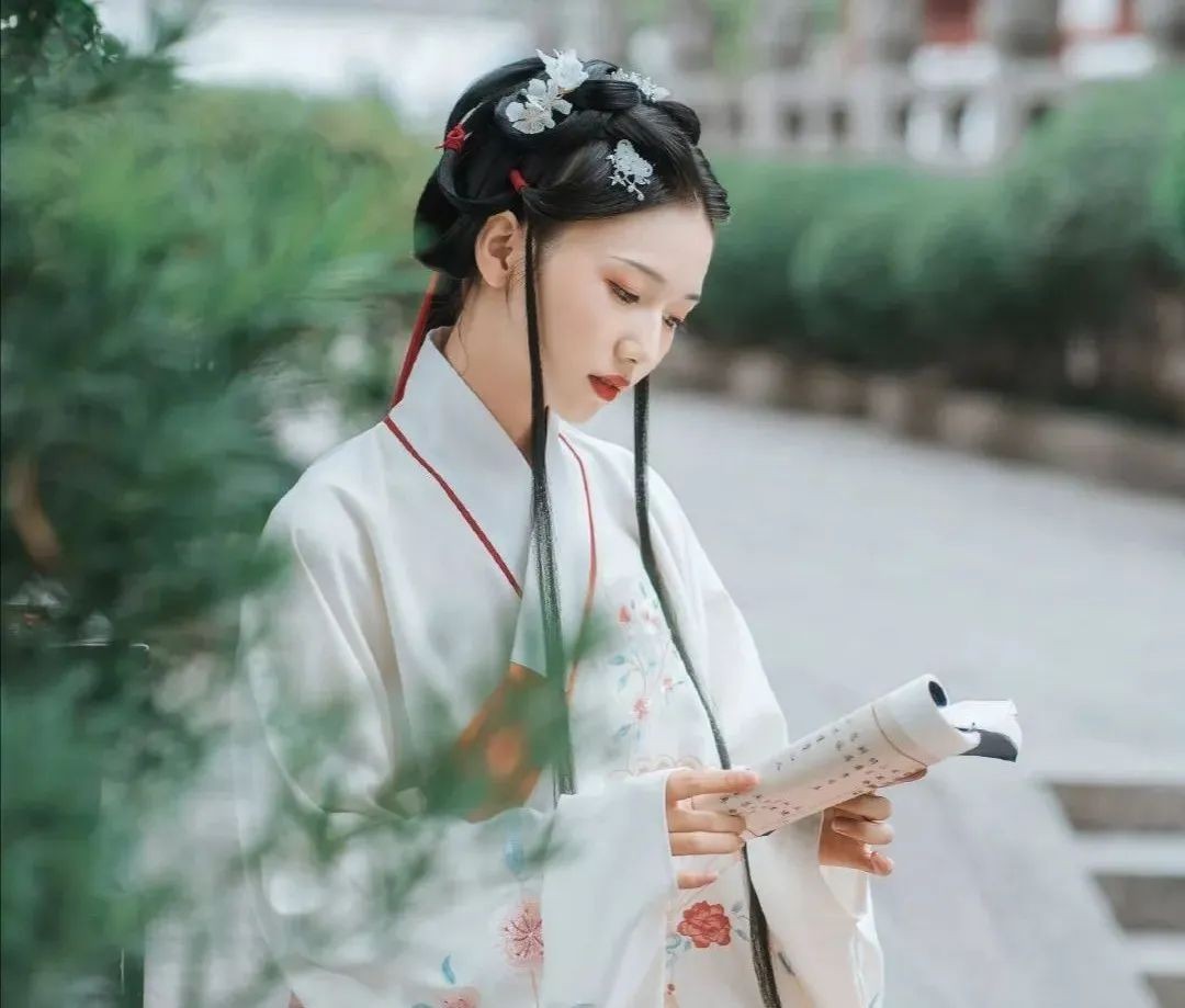 适合发朋友圈的诗句感悟,适合发朋友圈的诗句经典语录