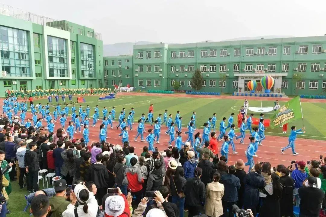 两千学生霸气登场的中杉金杉树体育节！泰酷辣！