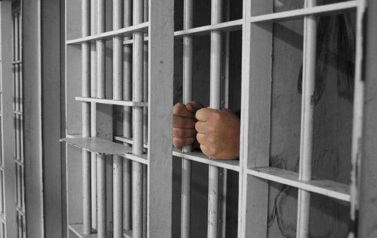 在新加坡帮中国富商“代购”赚上百万，结果被送进“号子”