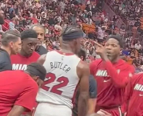 吐槽国足精彩片段,逗妹吐槽视频