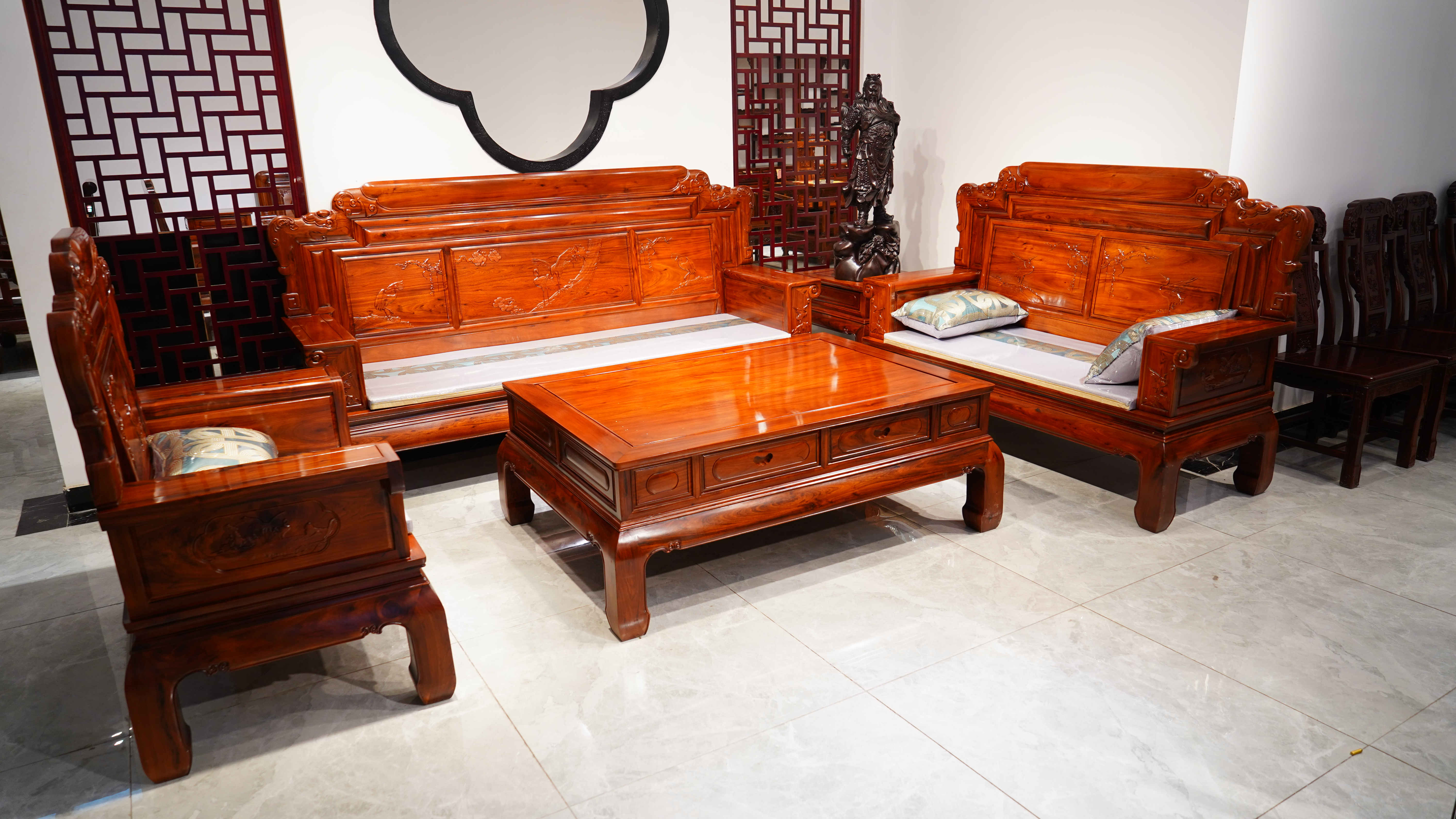 非洲酸枝木家具的优缺点看看臻匠红木老师傅怎么说