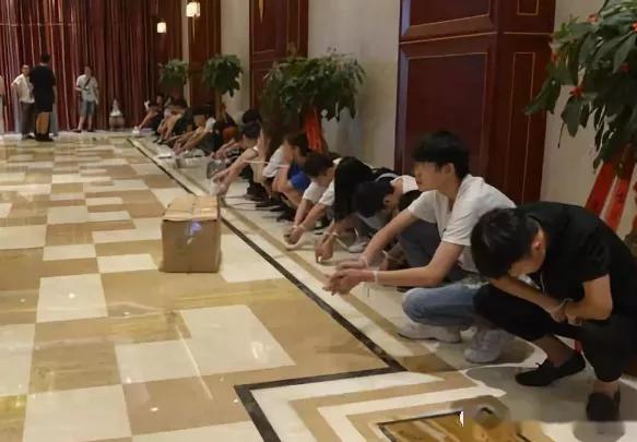 警方破获一起刷礼物主播诈骗案 (19人团伙直播间卖假黄金诈骗被抓)