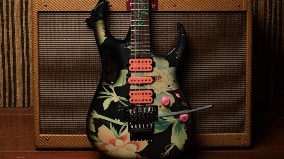 吉他大师stevevai弹海阔天空,吉他大师stevevai弹吉他特点