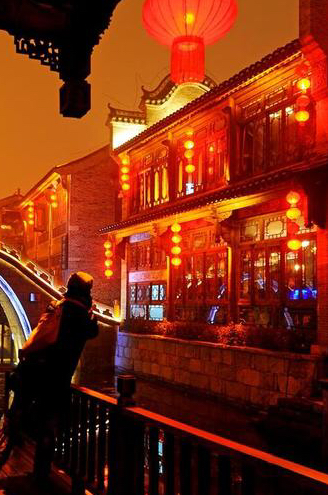 人约黄昏后月上柳梢头,人约黄昏后月上柳梢头视频素材