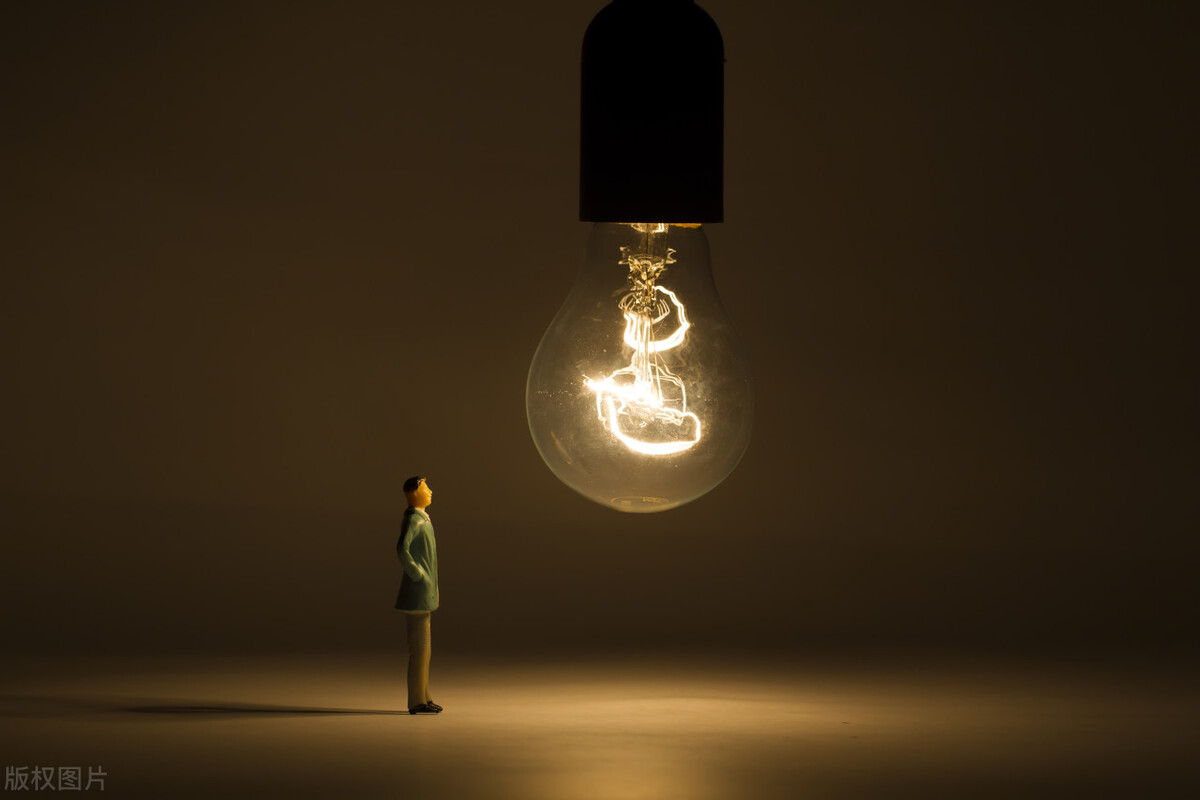 心理问题会受困于念头，如何才能处理好念头？要成为头脑的观察者