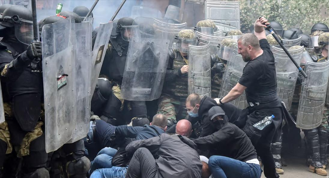 科索沃*药火**味越来越浓，北约援*火军**速进驻，武契奇骨头果然硬