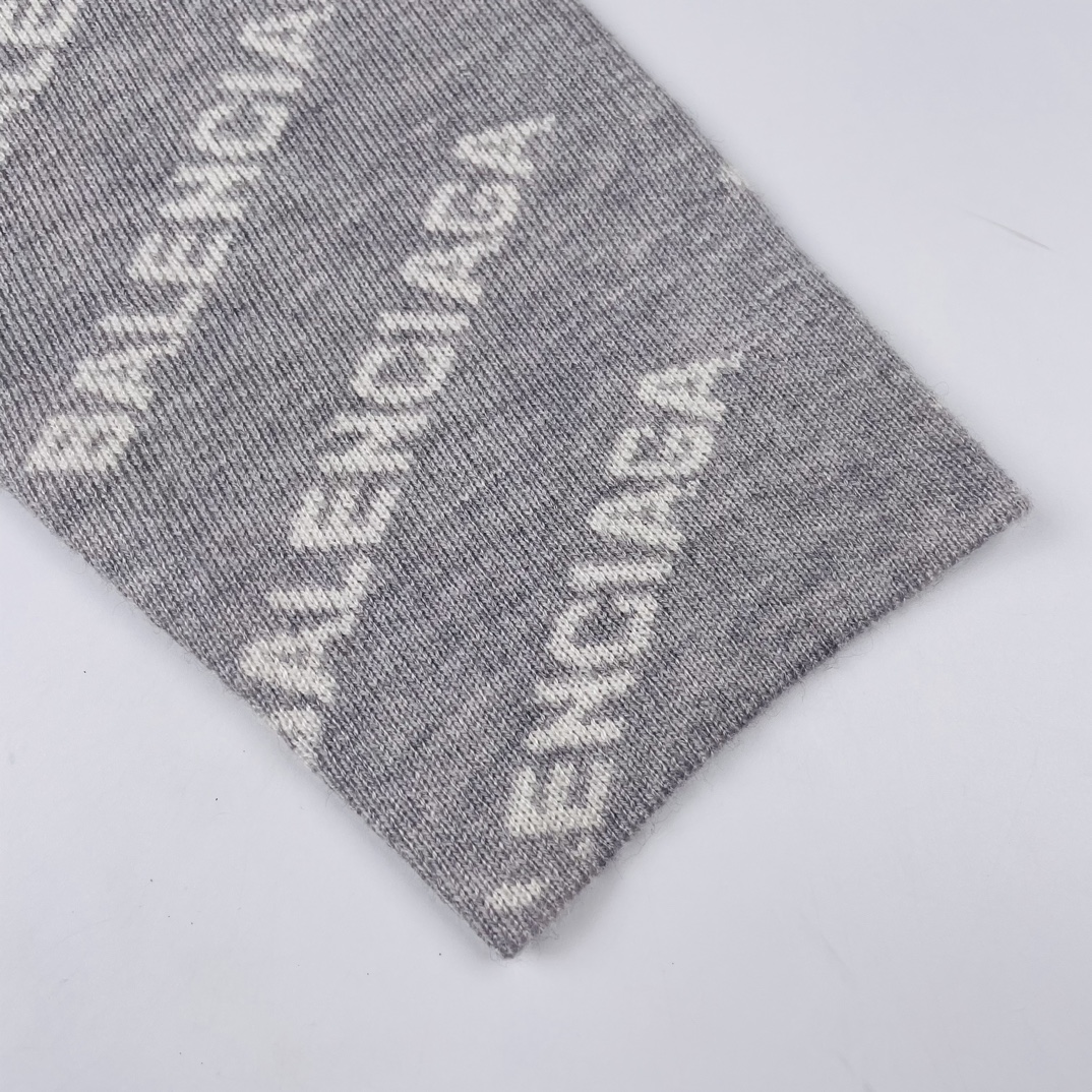 balenciaga巴黎世家字母毛衣开衫,balenciaga巴黎世家track2.0平替