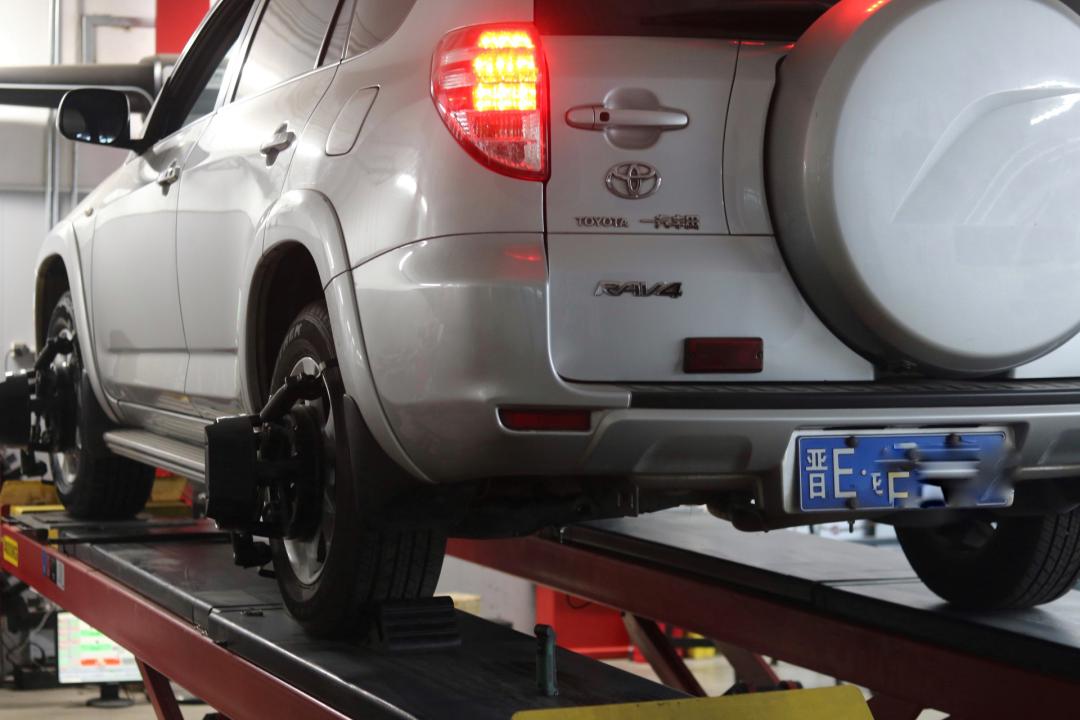 老rav4车翻新改造全过程,老款rav4比新款好太多