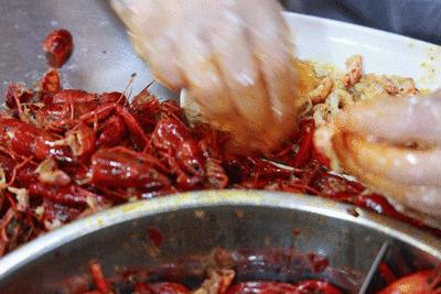 江西吃小龙虾,小伙79元自助吃80斤小龙虾