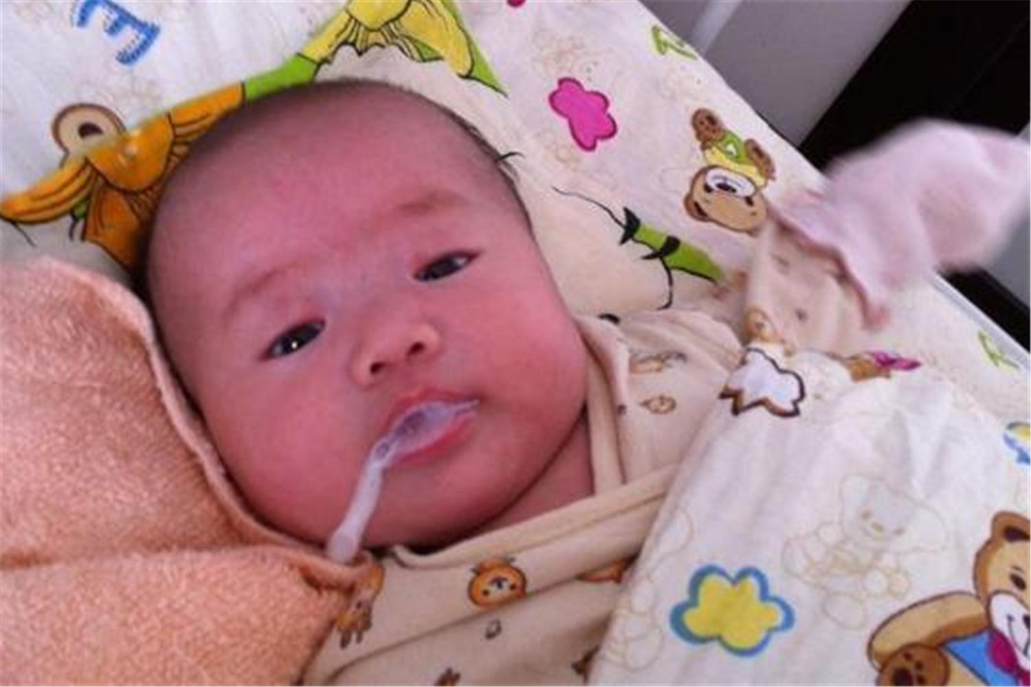 小婴儿吐奶严重看什么科,婴儿多久吐奶才会缓解