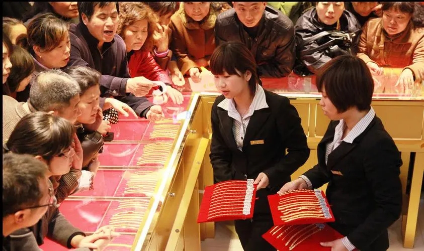 2013年几月开始华尔街做空黄金的,2013年华尔街为什么要做空黄金