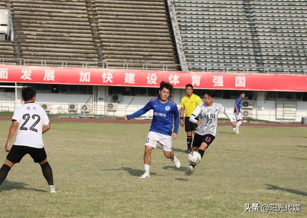 喜讯书院镇首捧足球冠军奖杯,喜讯获奖视频完整版