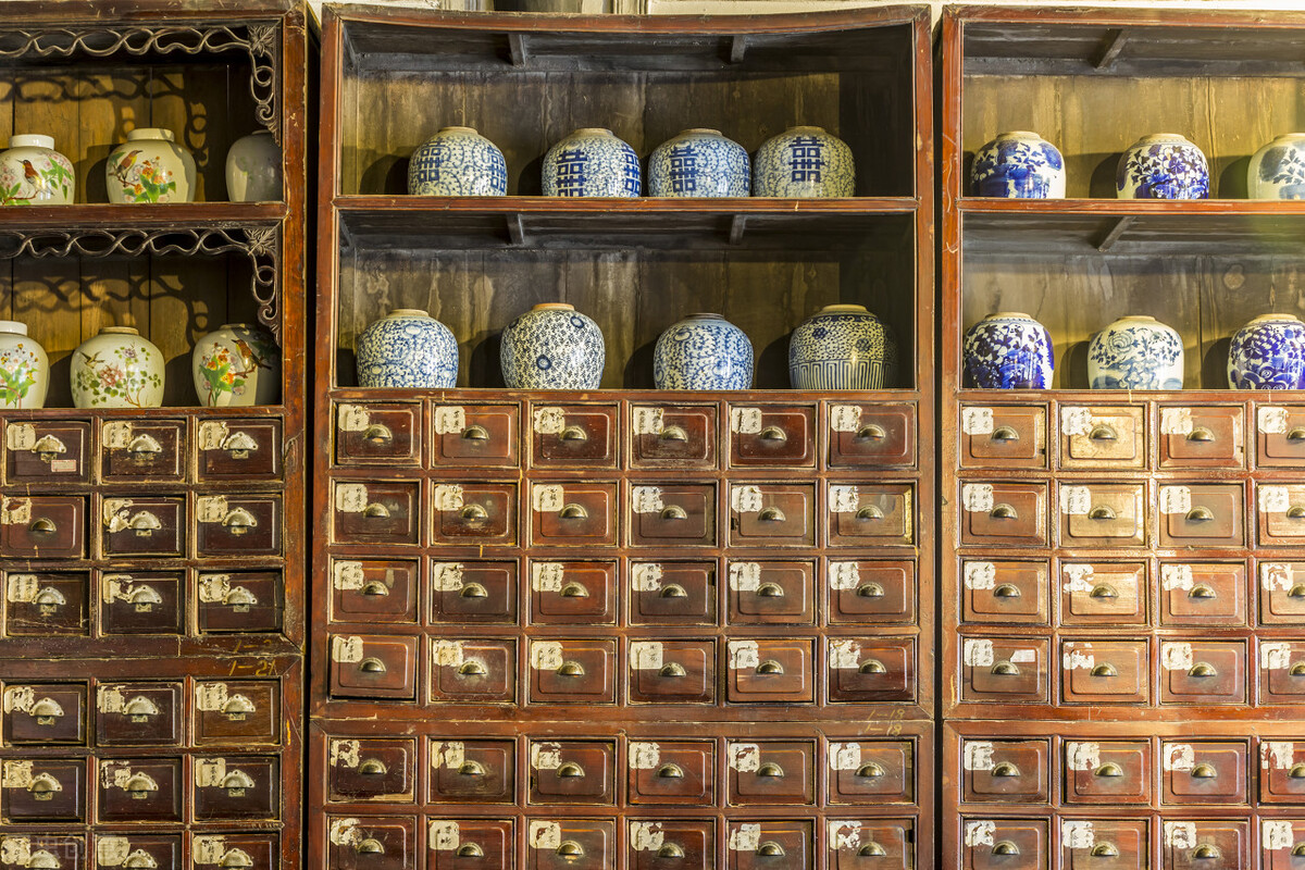 烧心反酸胃胀腹胀,经常烧心反酸而且大便很稀