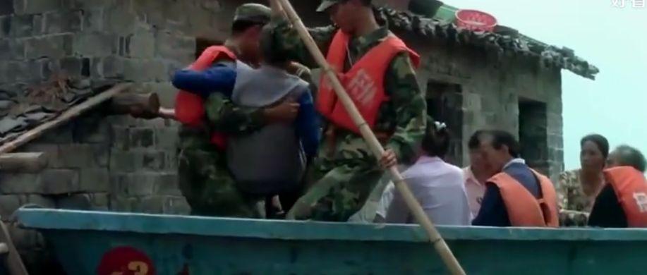 重庆山火扑救感人场景,重温重庆山火救援的感人画面