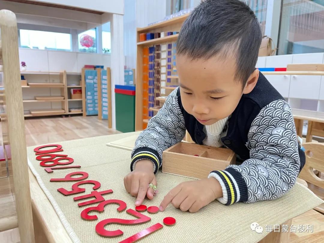 不会沟通的父母怎么教育孩子,不会说话的父母教育孩子的话