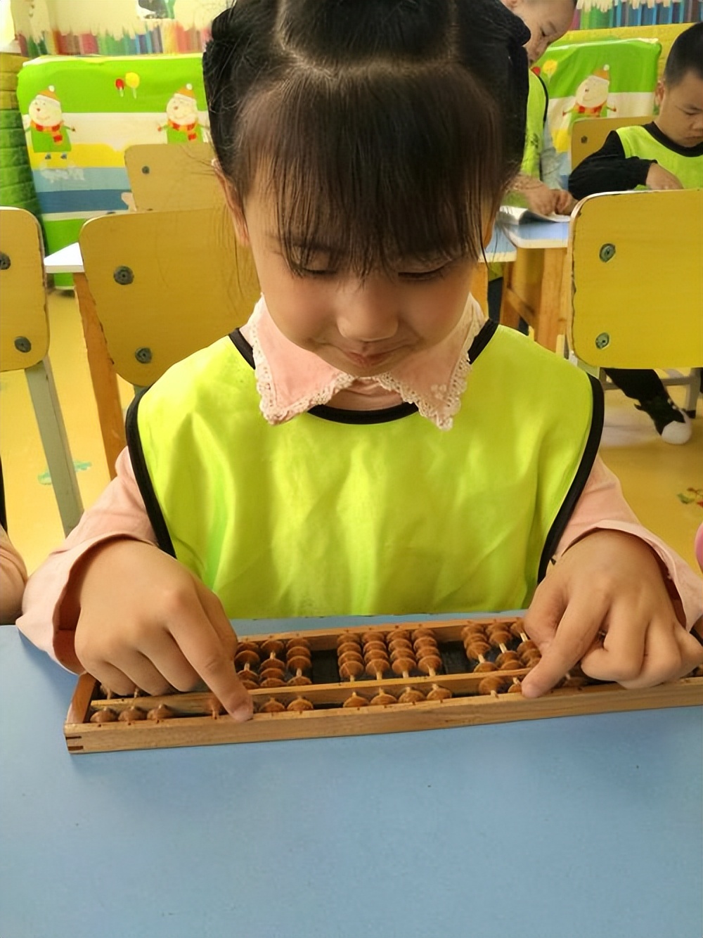 内蒙6岁天才女孩特招入伍,蒙古6岁女孩破格入伍