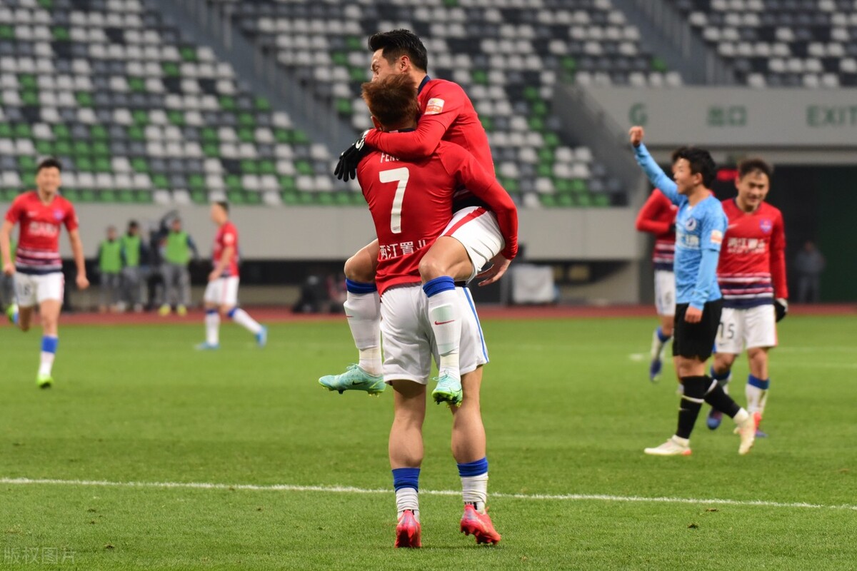 值得尊敬！保级大战上演逆转大戏，重庆队1-0战胜大连人