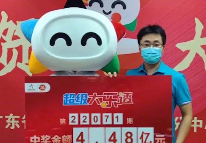 广东一男子138元买彩票中4.39亿，71秒后再中954万：须缴税8970万