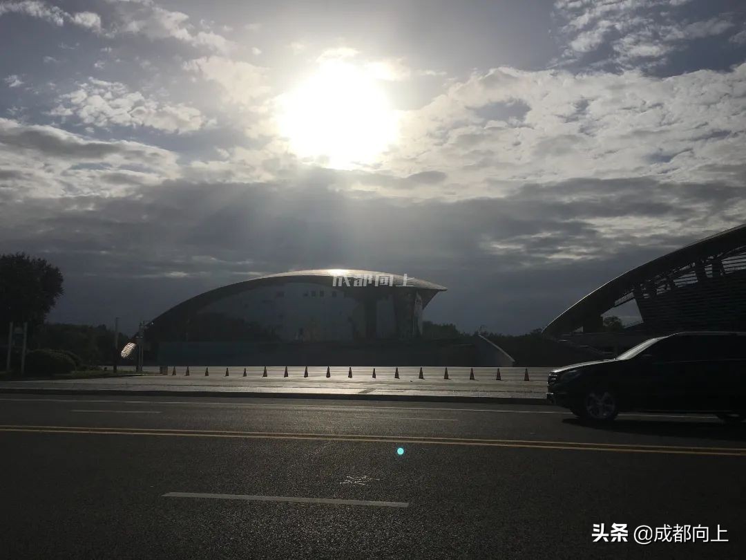 被吹爆的成都国际城南，居然没有拿得出手的体育场馆？