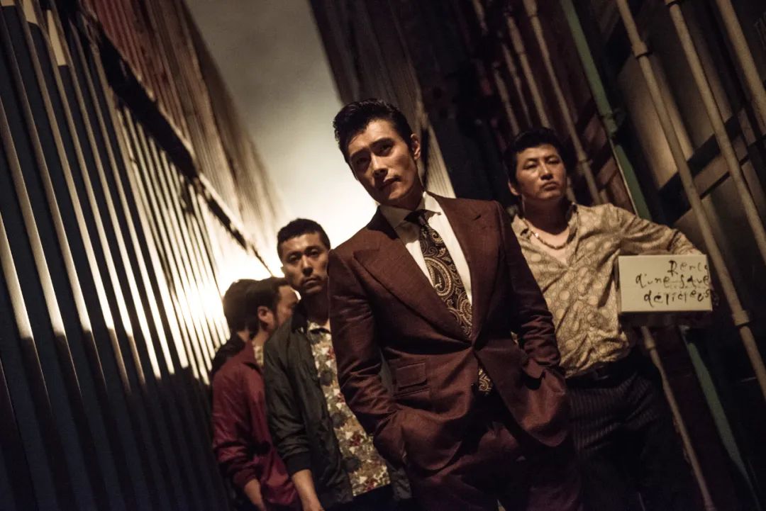 那个前总统的孙子自曝家丑，举报了奶奶、父母和一群「二世祖」