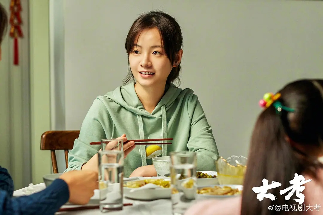 同样是“00后”女演员，向涵之、庄达菲、李庚希对比，差异明显