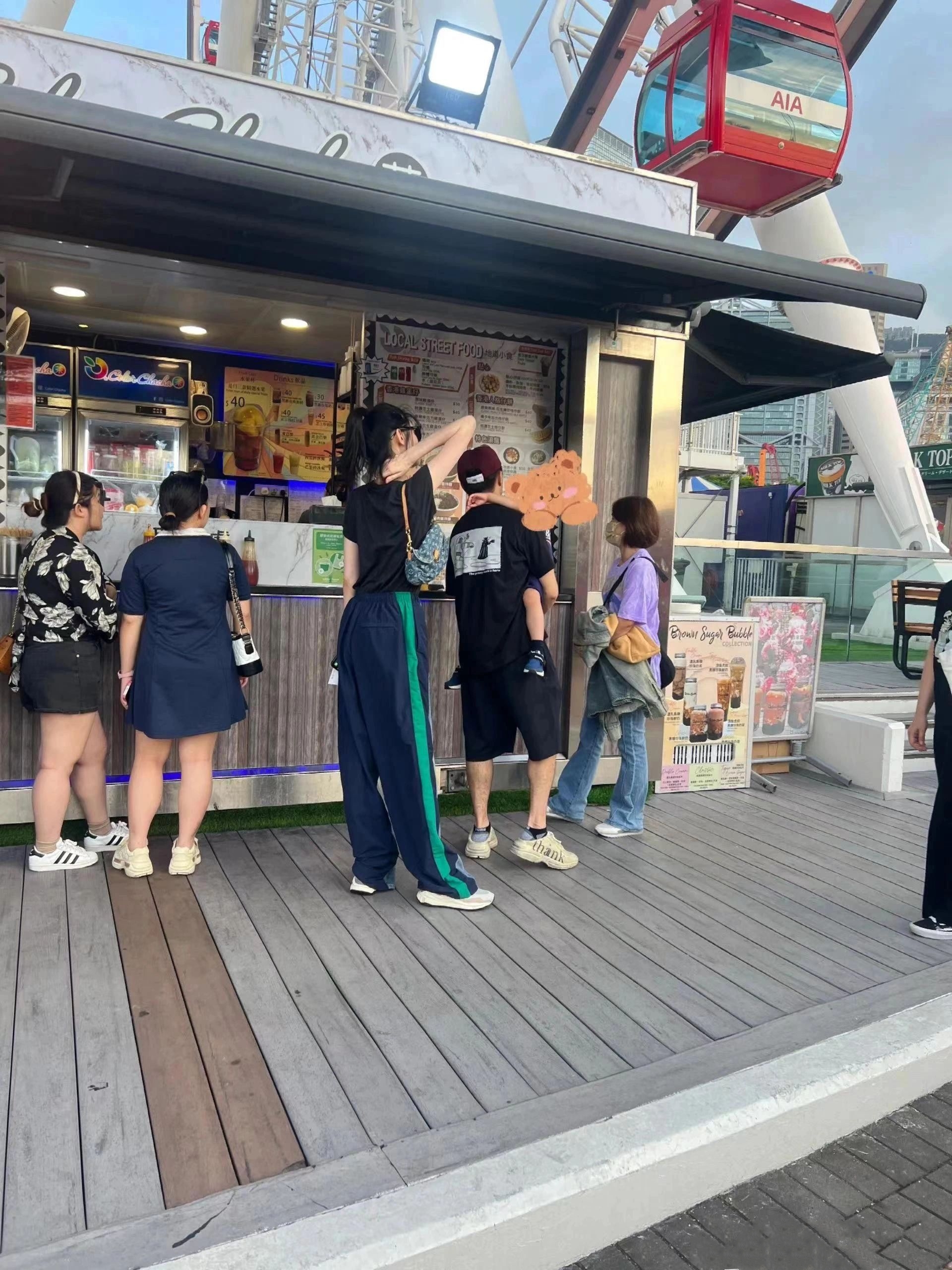 何猷君穿优衣库短袖,何猷君奚梦瑶穿椰子衣服