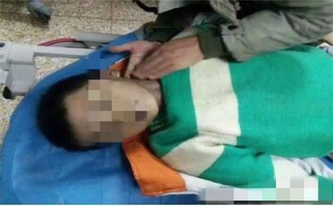 重庆中医院不等核酸抢救老人，医生人很好，但也暴露了一个问题