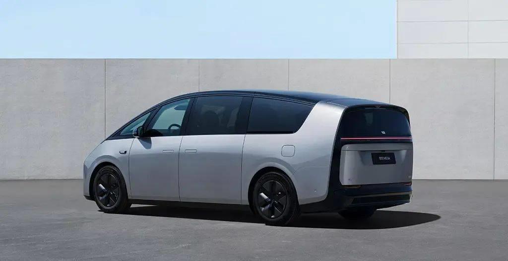 豪华MPV大战：四款霸气“*弹子**头”PK，看看谁能成为最强王者！