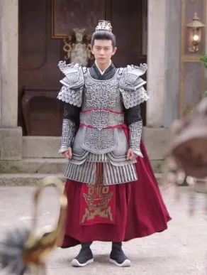 虞书欣雷人造型,虞书欣少女感造型盘点