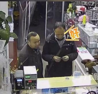 德阳大爷掰电池后电池爆炸,男子不听警告手掰电池瞬间燃爆