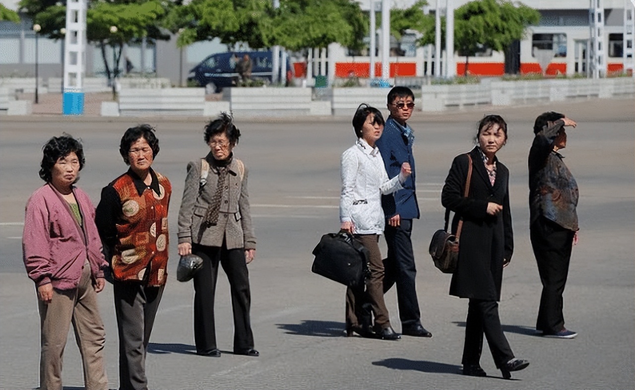 日新月异的朝鲜，网购已成主流，去旅游买东西可以发回国内了！