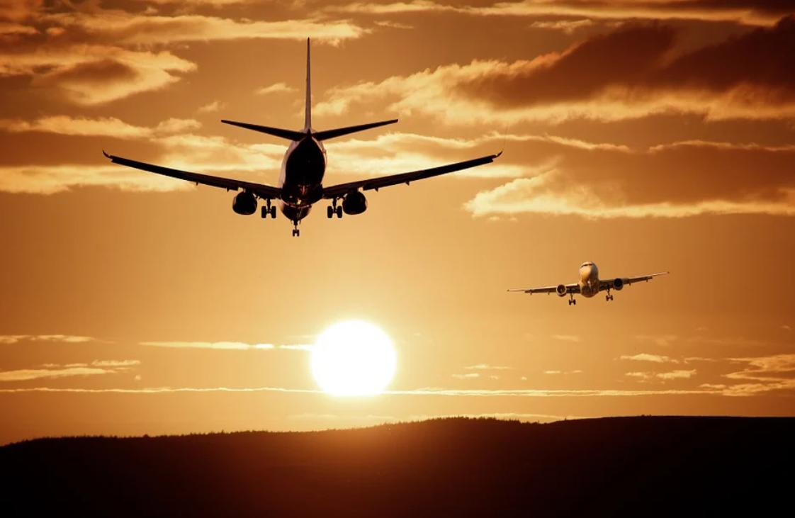 东航客机坠毁波音737能坐多少人,东航mu5735飞机上配备有无降落伞