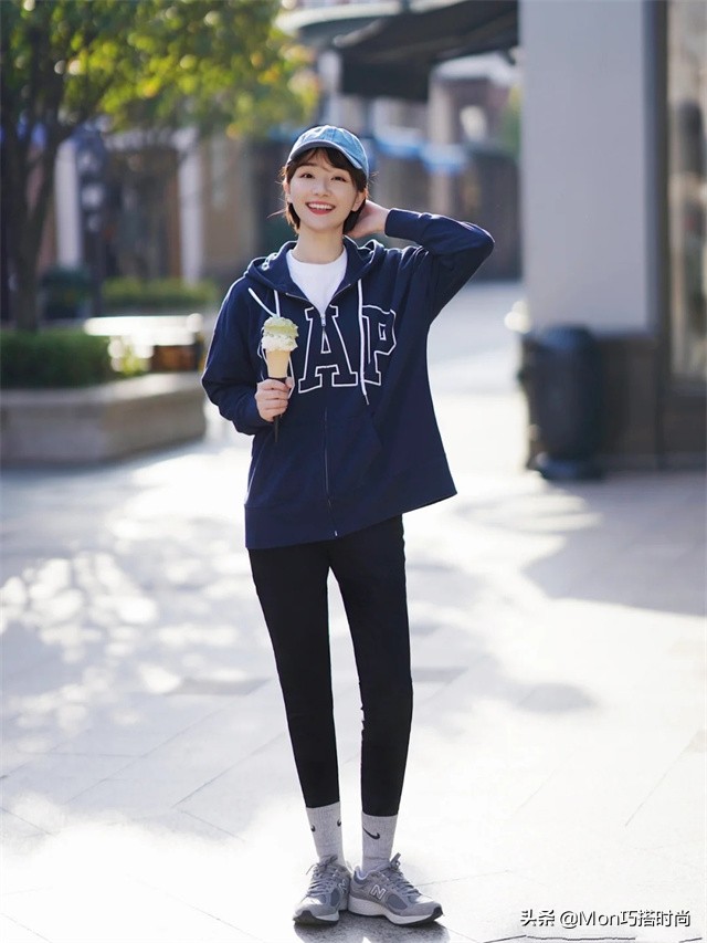 春季，“运动裤”最正确的打开方式：搭配这几款上衣，洋气又显瘦