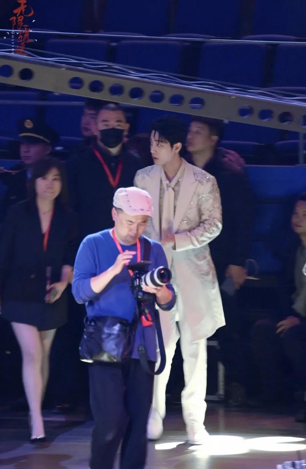 肖战杨紫微博之夜高清壁纸,肖战微博之夜戴口罩的壁纸