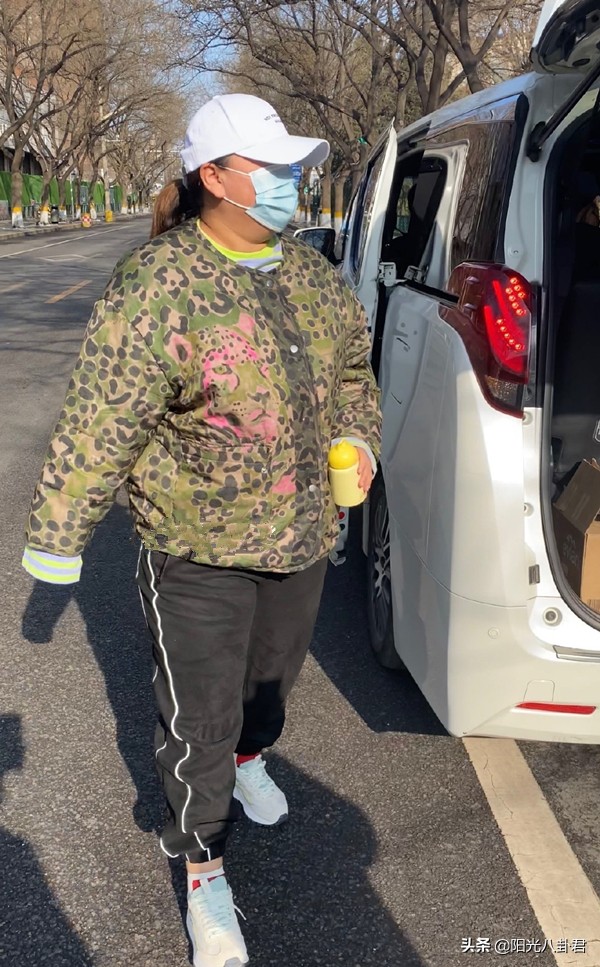 央视春晚第三次联排邓超,赵丽颖朱一龙现身春晚联排