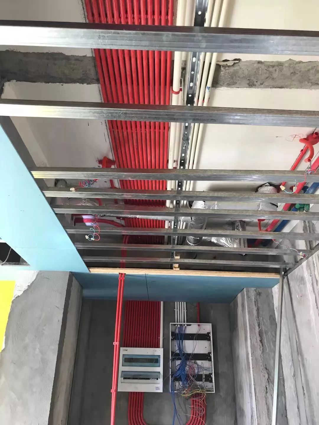 刚装修好吊顶开裂什么原因,吊顶怎么装修才能省钱又好看