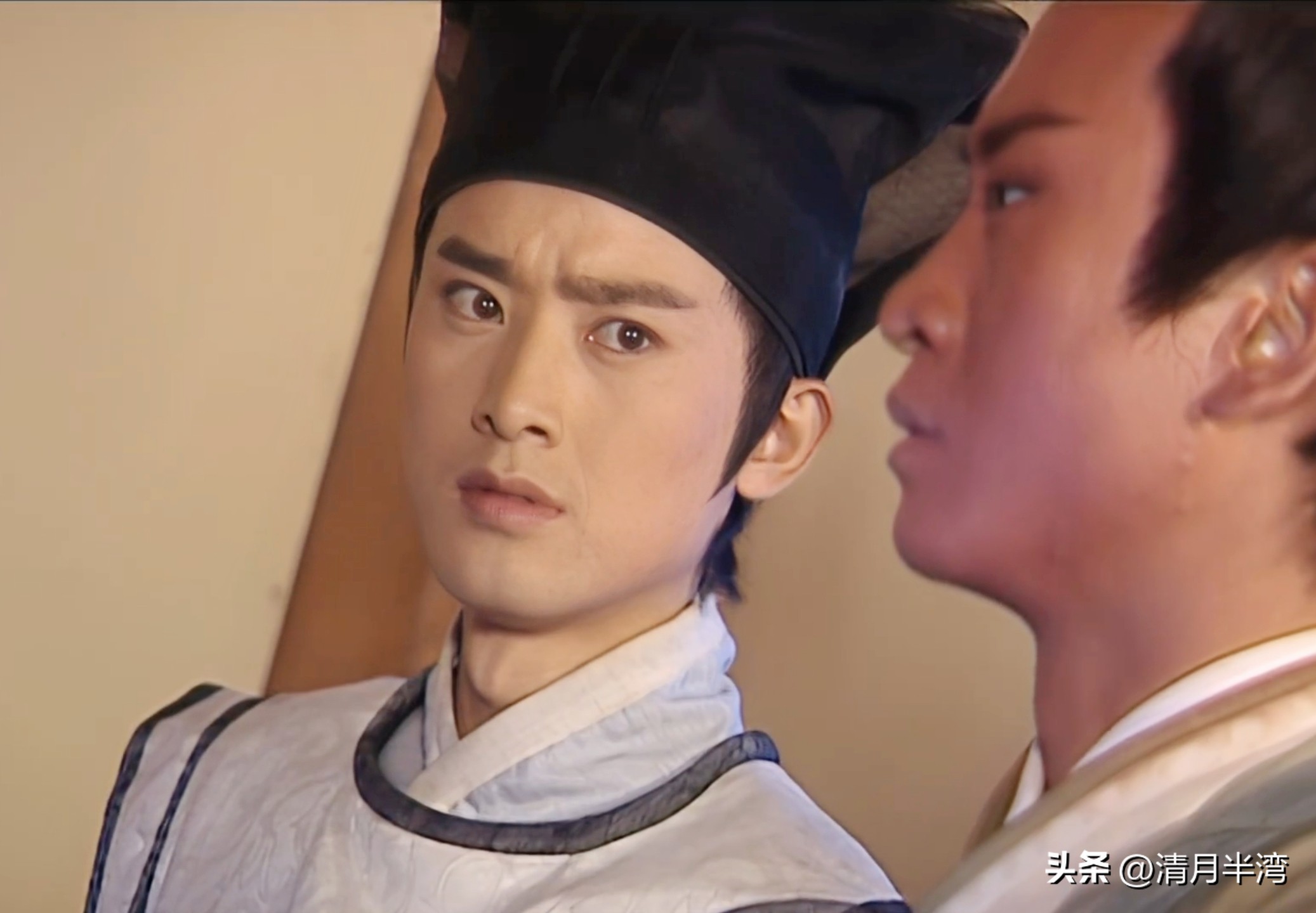 走路像街溜子就别尬演贵公子,8位男星告诉你,什么才是矜贵优雅