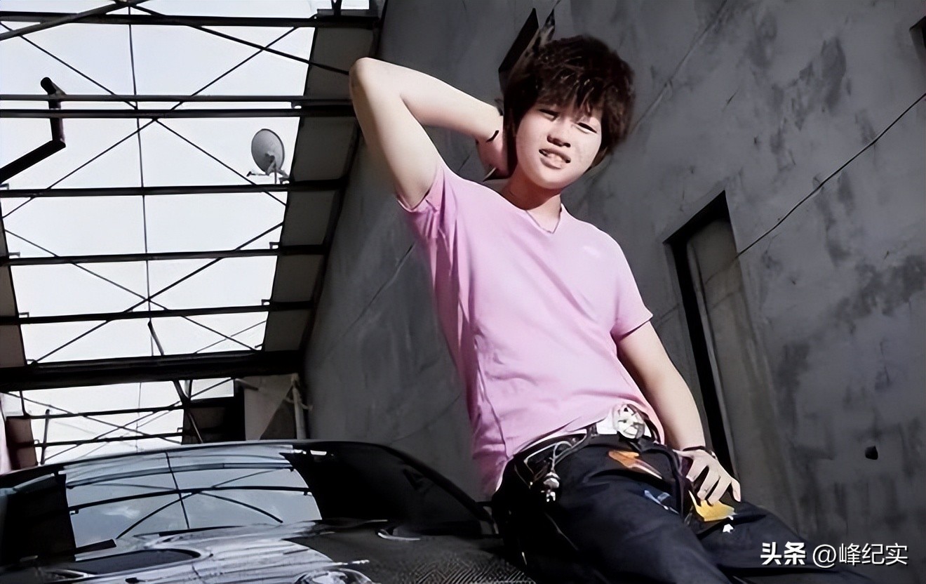 曝梦鸽带李天一移民美国，84岁李双江在国内挣钱，商演来者不拒