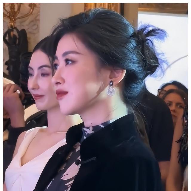 大妈时尚变身,中国大妈们的标配墨镜丝巾