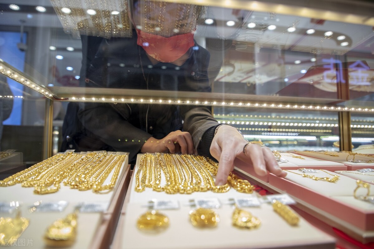 为什么黄金价格和经济成反比,为什么黄金会被人喜欢