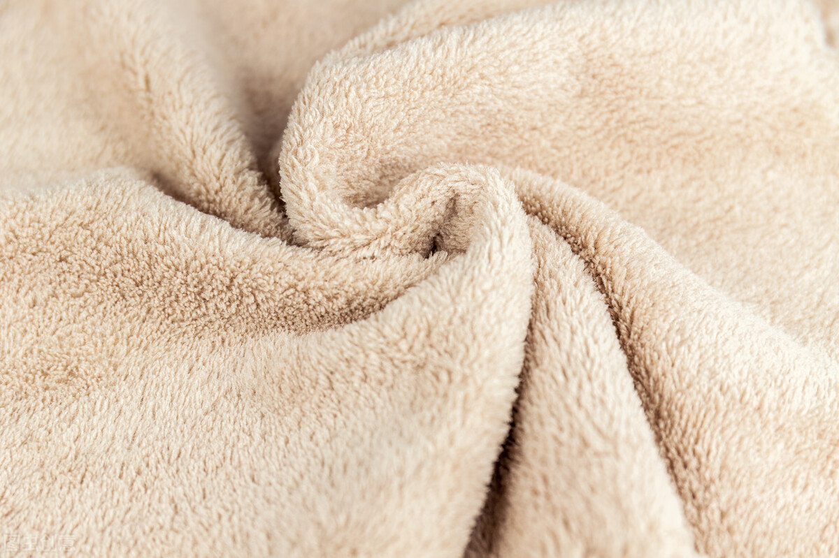 夏季衣服磨起球怎么处理,如何处理外套起球的衣服