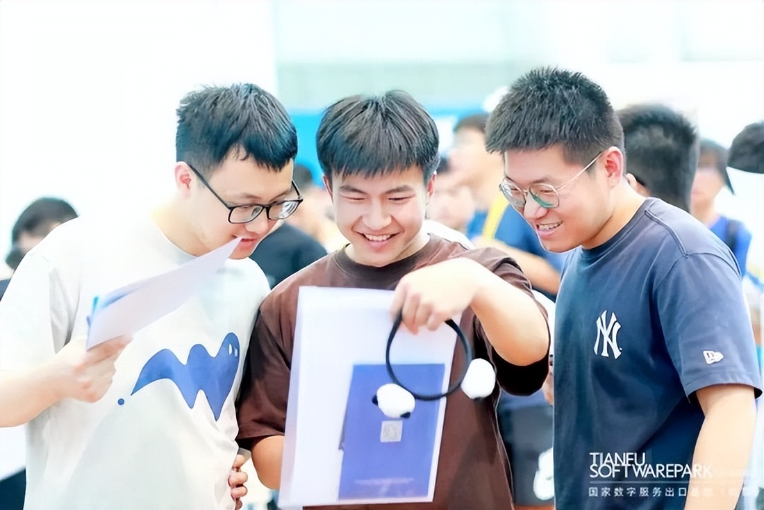 覆盖近100所高校，收取简历12000余份，天府软件园2023年秋季招聘校园行火热开展