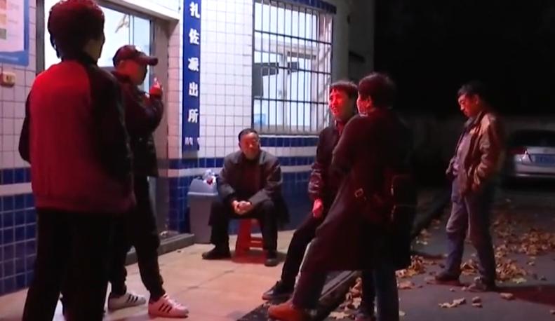 邻居办酒席房门被撬,邻居撬开我房门办婚宴知乎