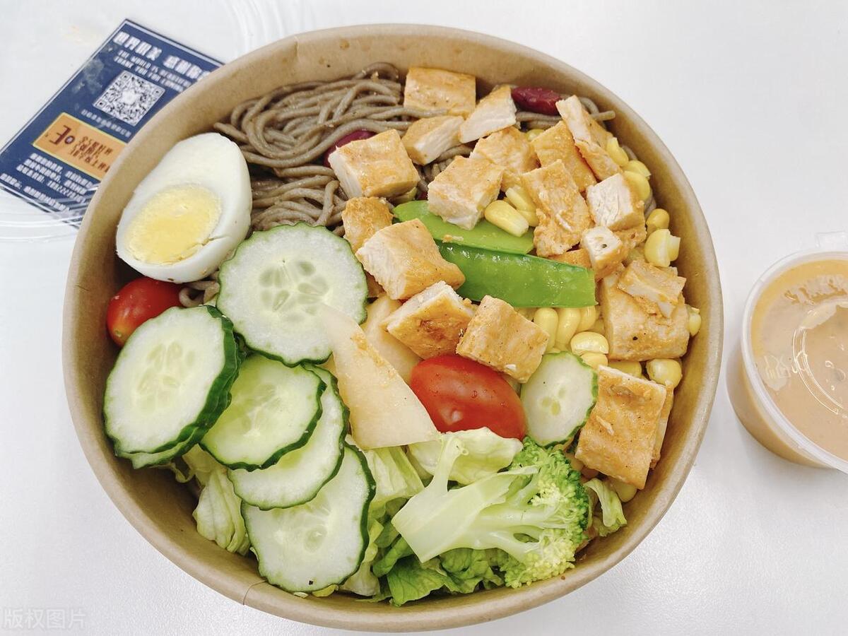 减肥到达瓶颈期适合吃什么维生素,这些方法帮你顺利突破减肥瓶颈期