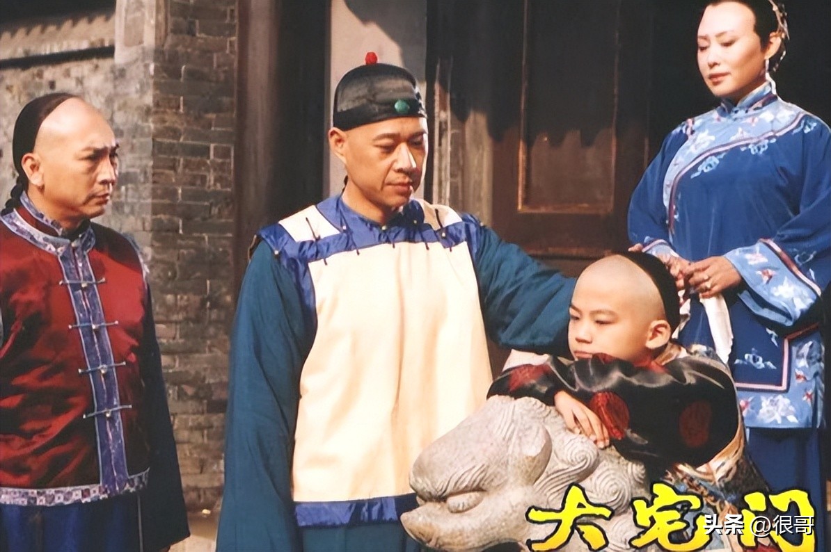 胡同赵露思侯明昊合照,胡同赵露思侯明昊路透