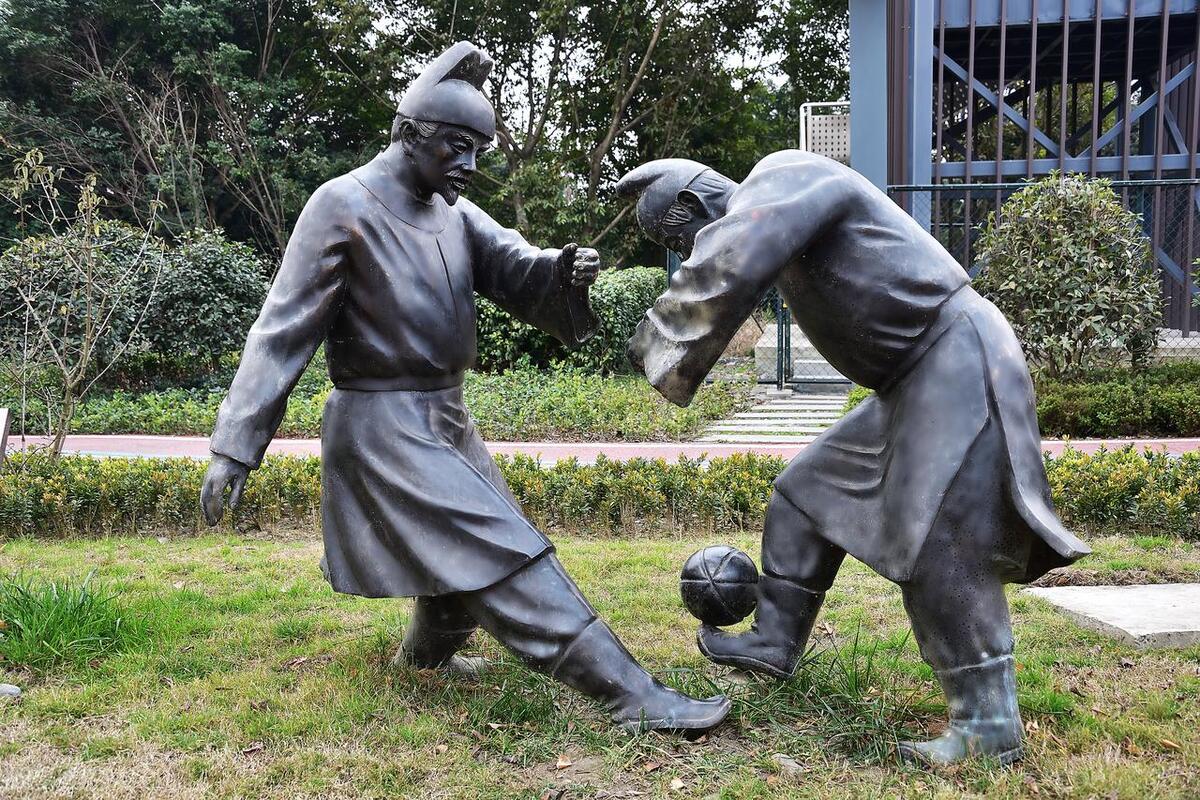 “足球想对蹴鞠说”之一：你就是我，更深邃的我