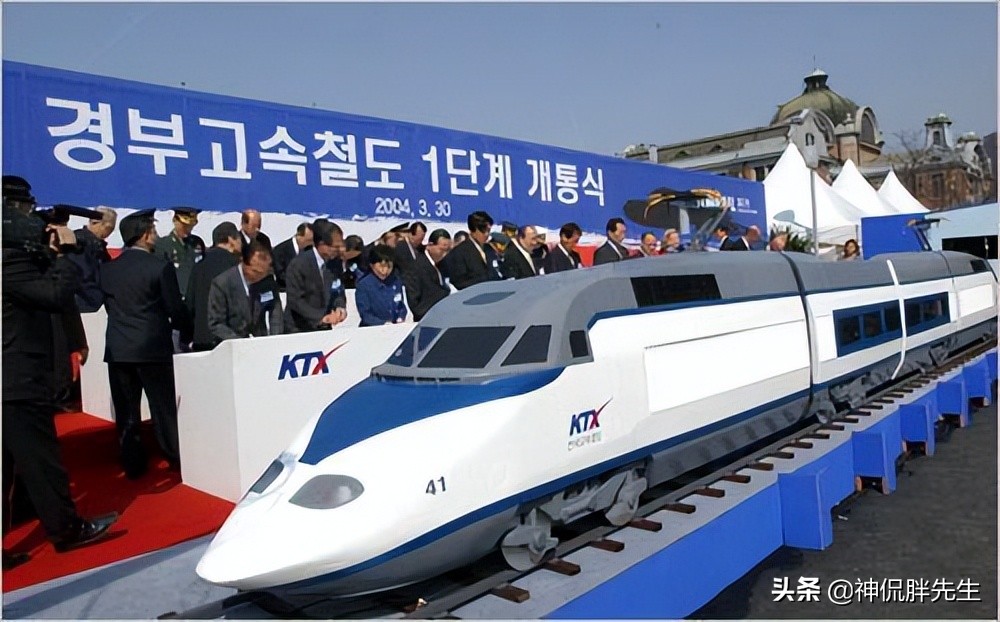 内卷式竞争差点扼杀中国高铁？南北车激烈内斗，曾让韩国乐开了花